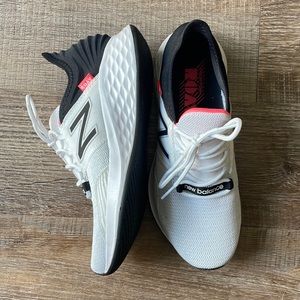 New Balance FRESH FOAM ROAV RUNNING SHOE - WOMEN'S